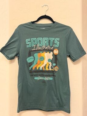 Sports Illustratd-Men's Crew Neck T-Shirt - Green